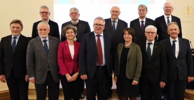 0U9A8273LMA prezidiumas - apkirp2-82b275dab036846cf7ae217f39bc9280.jpg